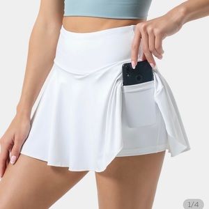 Halara tennis skirt size small